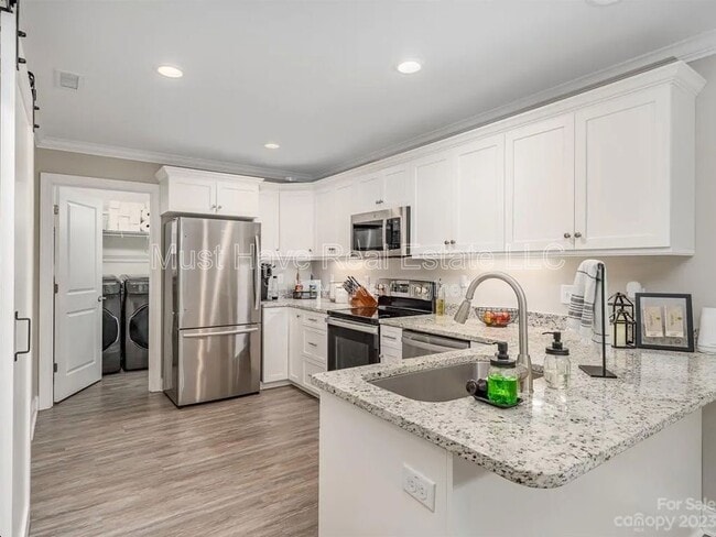 Building Photo - 1328 26th Ave NE