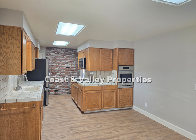 Building Photo - King City home for RENT!!!