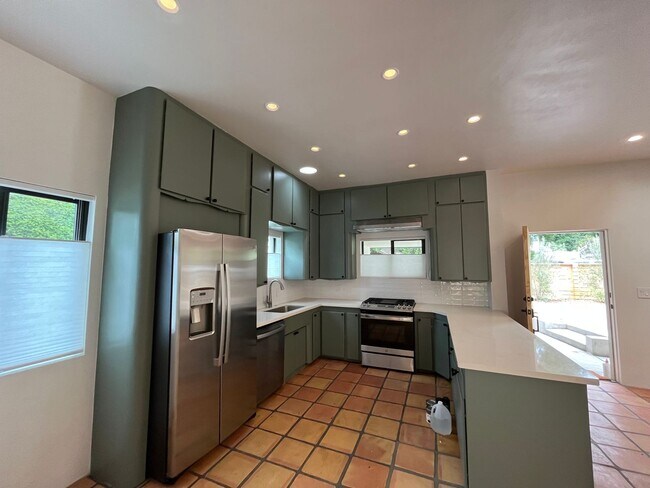 Building Photo - 260 N Alvarado St