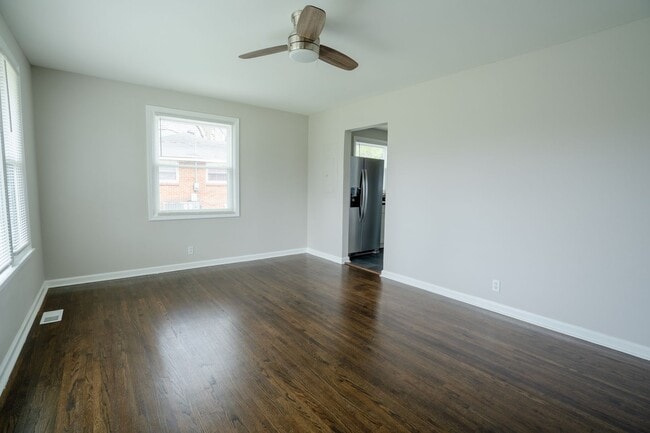 Building Photo - 3914 Creekside Dr