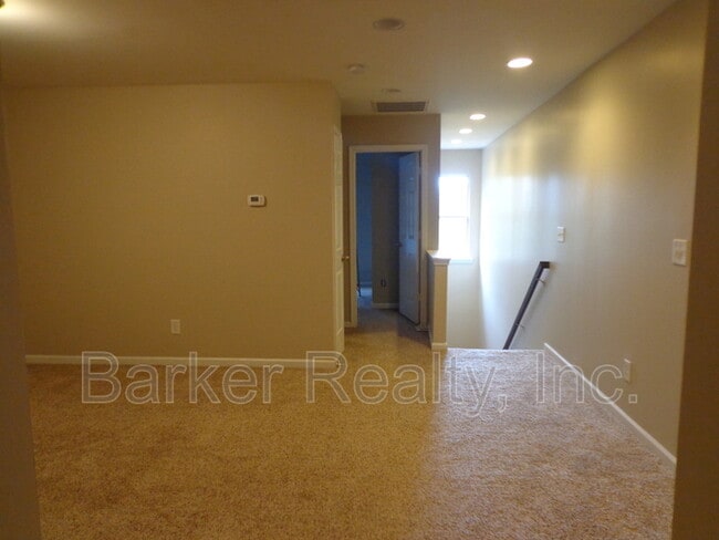 Building Photo - 3018 Freeport Dr