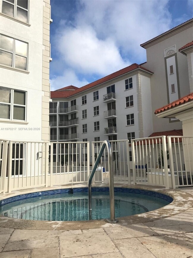 Building Photo - 2030 Douglas Rd