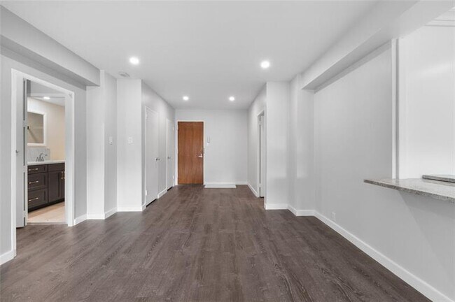 Building Photo - 320 Fort Duquesne Blvd