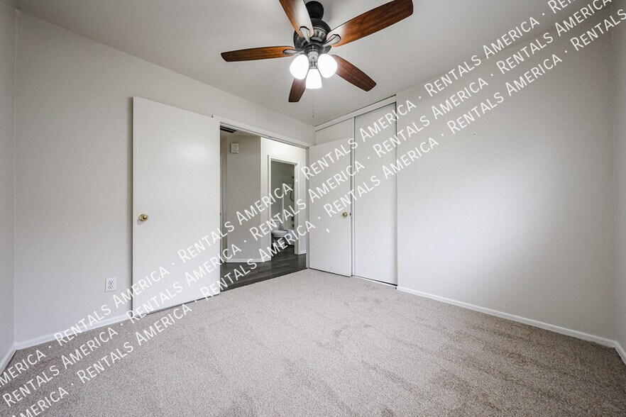 Building Photo - 8554 E Meseto Ave