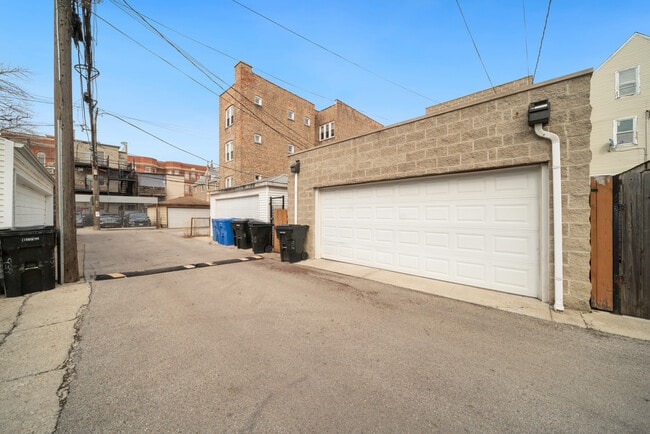 Building Photo - 938 N Washtenaw Ave