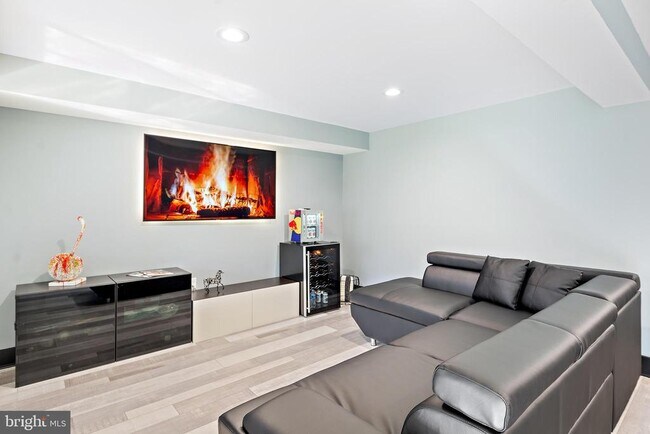 Building Photo - 608 Winona Ct