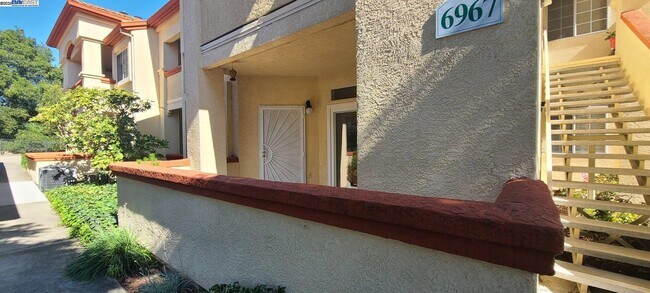 Building Photo - 6967 Stagecoach Rd