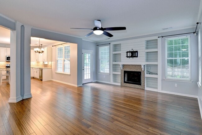 Building Photo - Spacious Home on Wooded Lot!