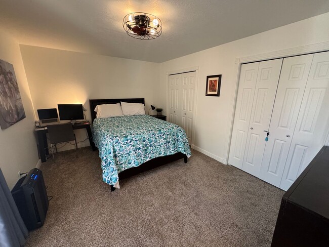 Building Photo - Fully Furnished Desert Dream Townhome!