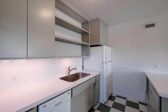 Building Photo - Renovated 1/1 Mid-Century Gem in Historic Monte Vista