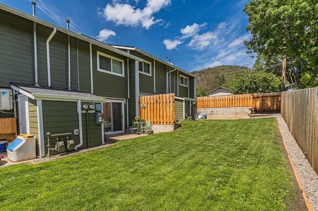 Building Photo - 459 4th Ave