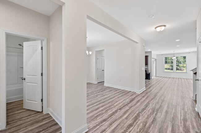 Building Photo - Spacious 4bd/3ba in Franklinton