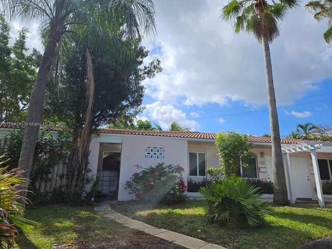Building Photo - 1152 Bayview Dr