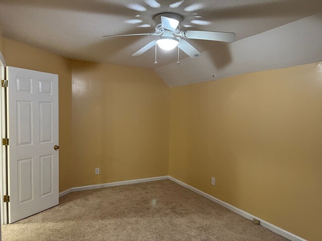 Building Photo - Lovely North Macon Home