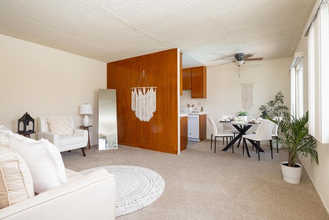 Building Photo - Swimming Pool Community In San Diego