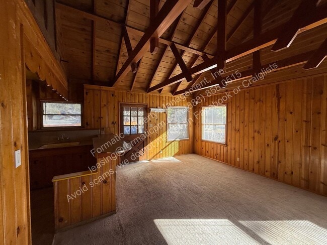 Building Photo - 42460 Fox Farm Rd