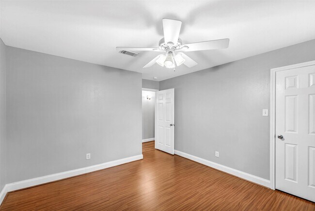 Building Photo - 1553 W Sam Houston Pkwy S
