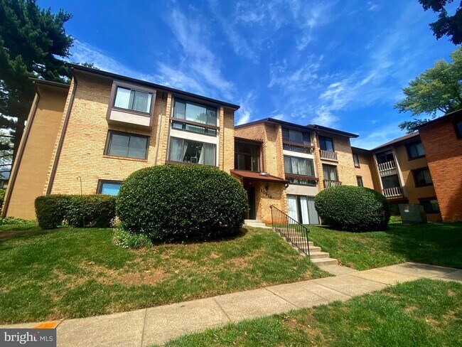 Building Photo - 10218 Bushman Dr