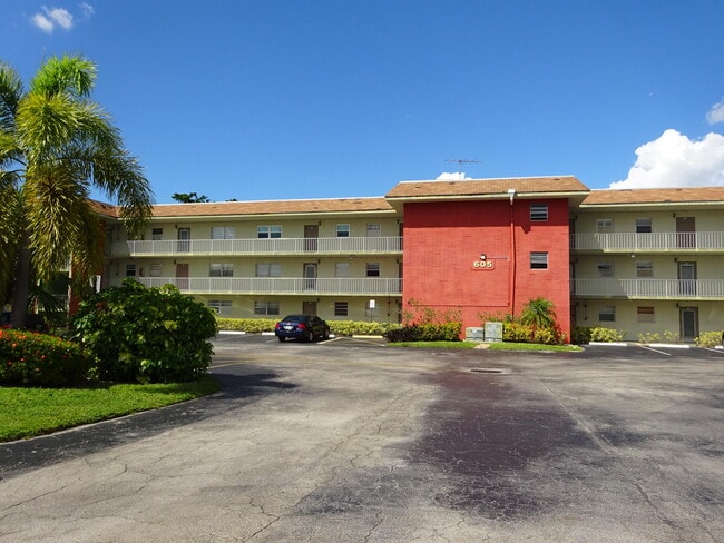 Building Photo - 605 S State Rd 7