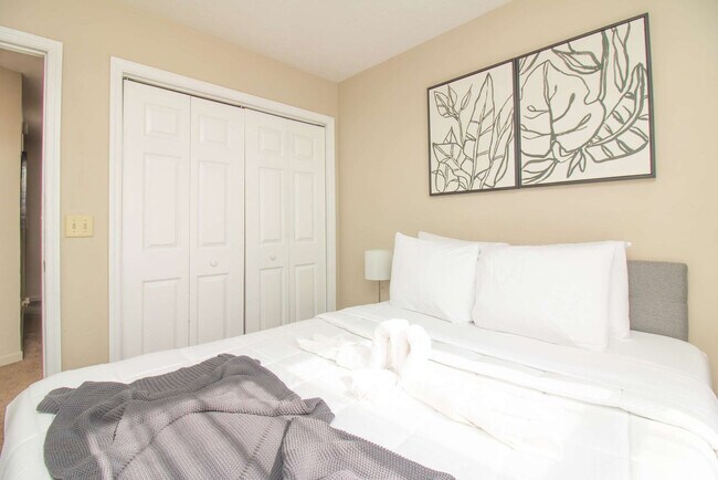 Building Photo - 1930 16th Ave