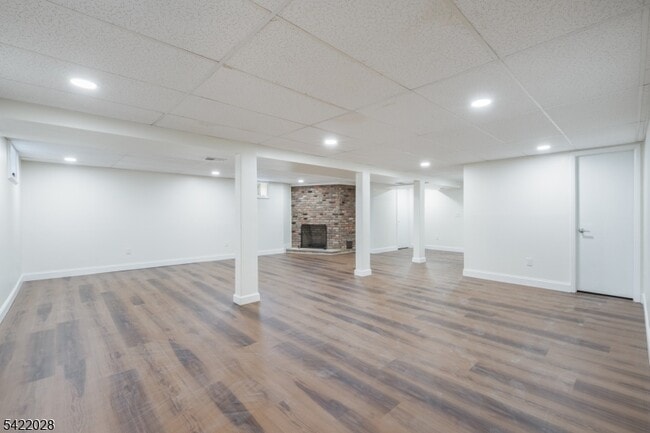 Building Photo - 6 Windsor Way