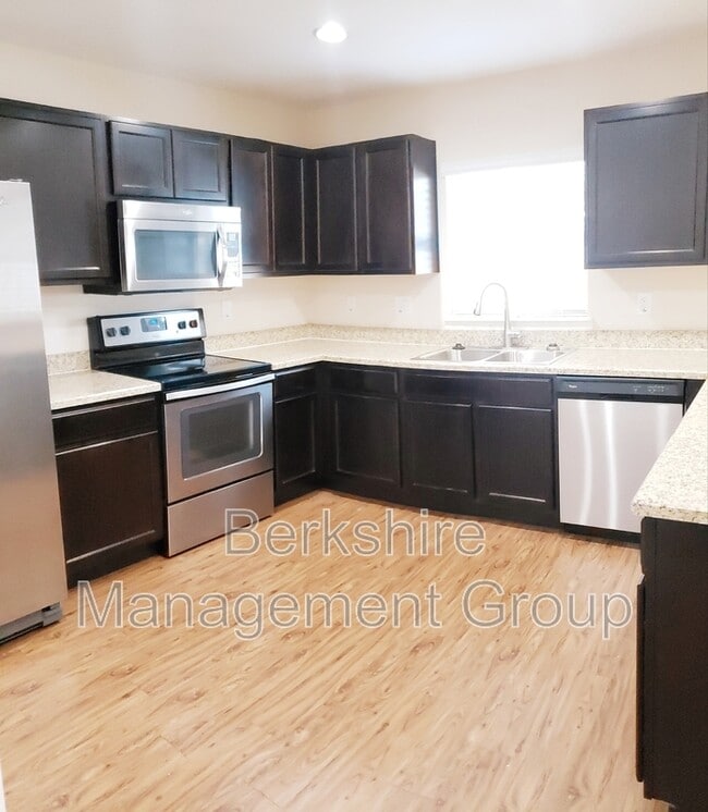 Building Photo - 1012 Dossey Oaks Ln