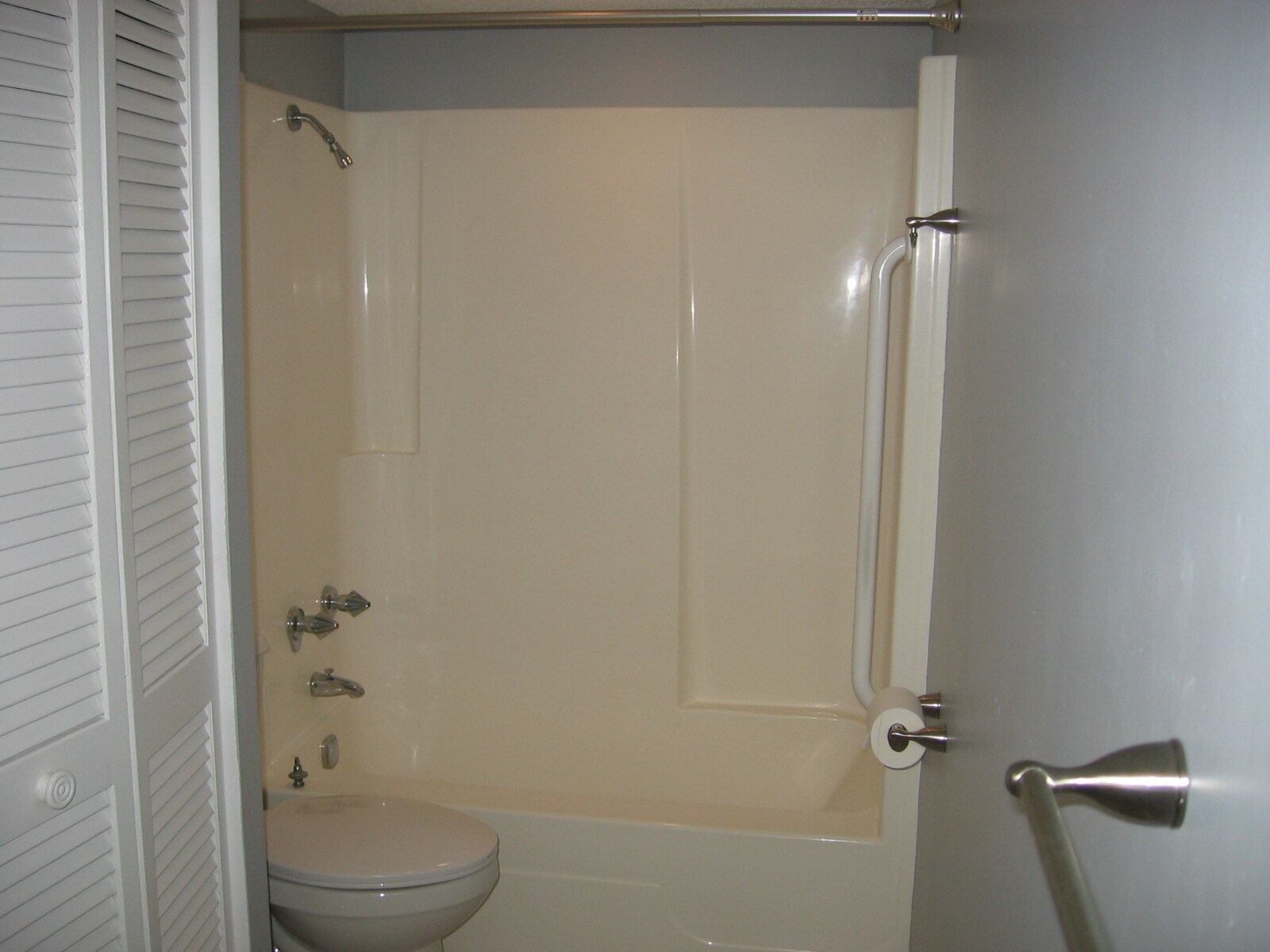 Guest shower/Bath - 500 Treasure Island Causeway