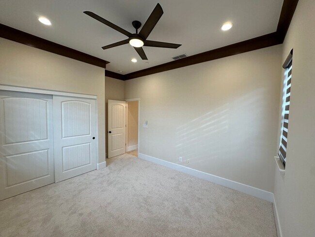 Building Photo - Stunning Lakefront River Islands Home