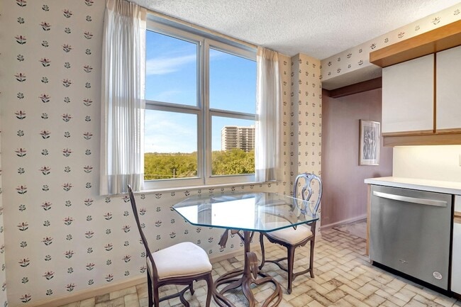 Building Photo - 3407 S Ocean Blvd