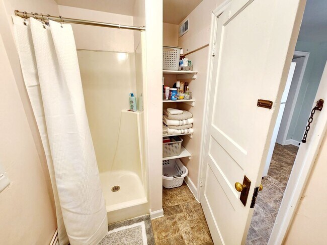 Building Photo - 217 McLane Ave