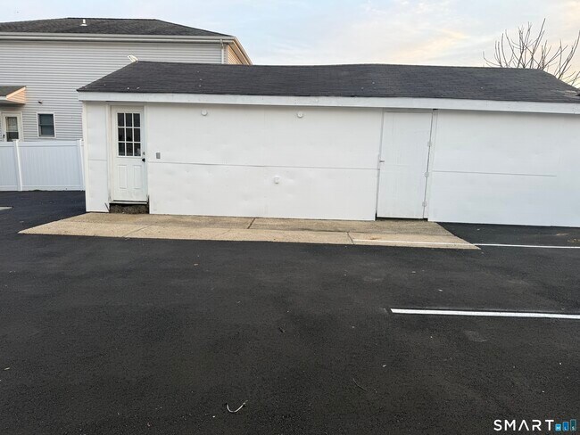 Building Photo - 85 Avery St