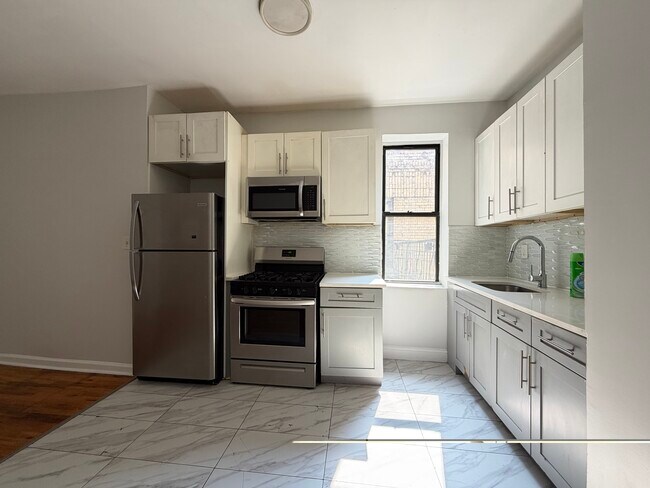Building Photo - 161 Bergen Ave