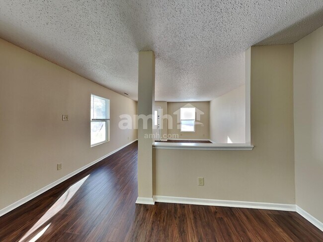 Building Photo - 1212 N Aberdeen Dr