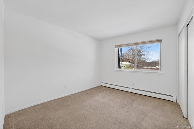 Building Photo - 126 Coachlight Square