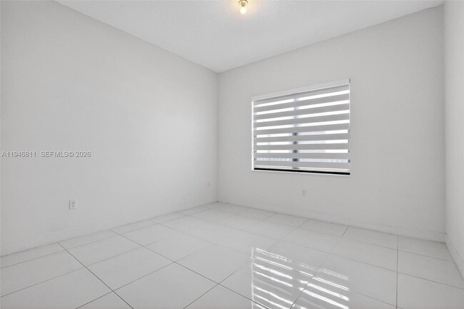 Building Photo - 4398 SW 173rd Ave