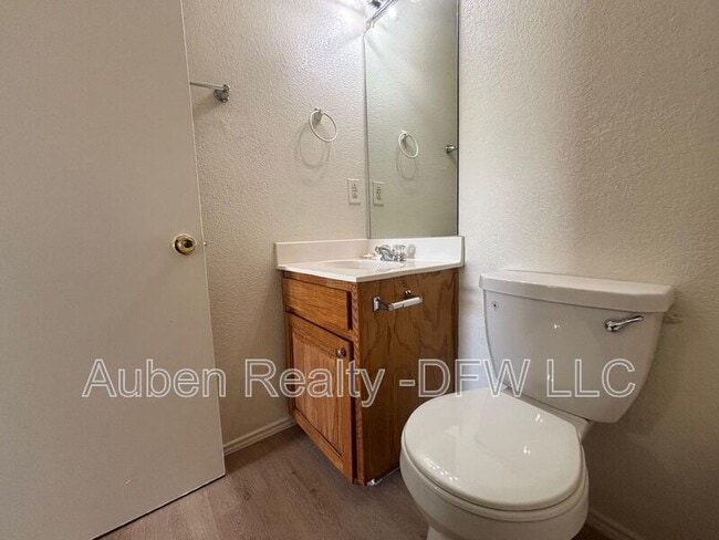 Building Photo - 300 S Magnolia St