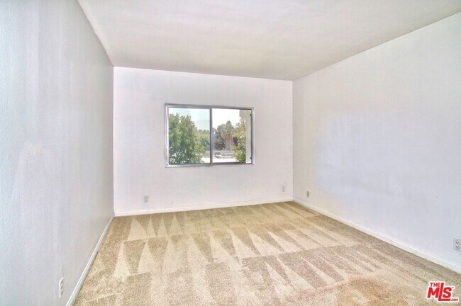 Building Photo - 521 Montana Ave