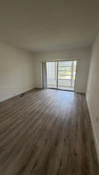 Building Photo - 2790 NE 201st Terrace