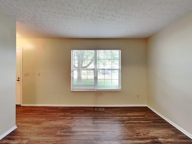 Building Photo - 1565 Tall Meadows Dr