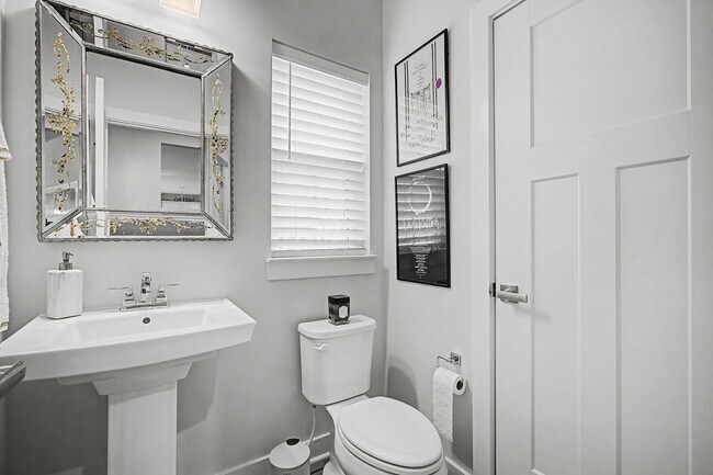 Building Photo - 4 Bedroom Executive Home located in Magnolia Green