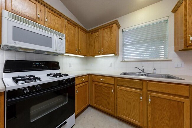 Building Photo - 1106 Fossil Cove