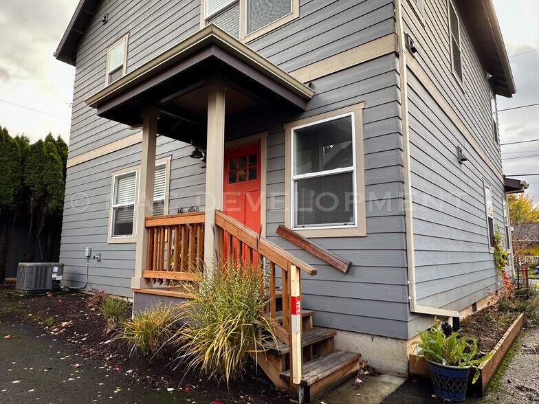 Building Photo - 9105 NE Sacramento St
