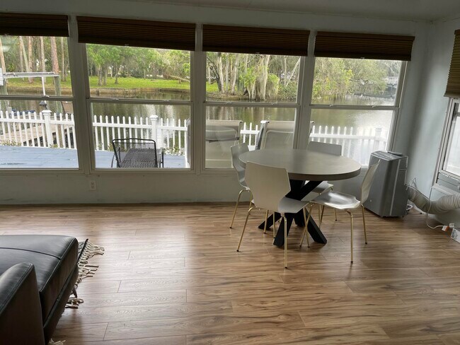 Building Photo - 196 SW Kanner Hwy