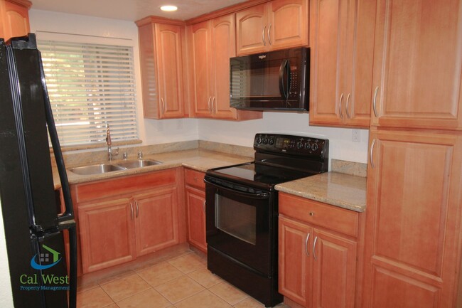 Building Photo - $2795 - 2 Bedroom, 2 Bath Condo w/ AC in G...