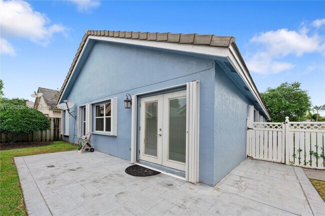 Building Photo - 2707 Pinewood Ct