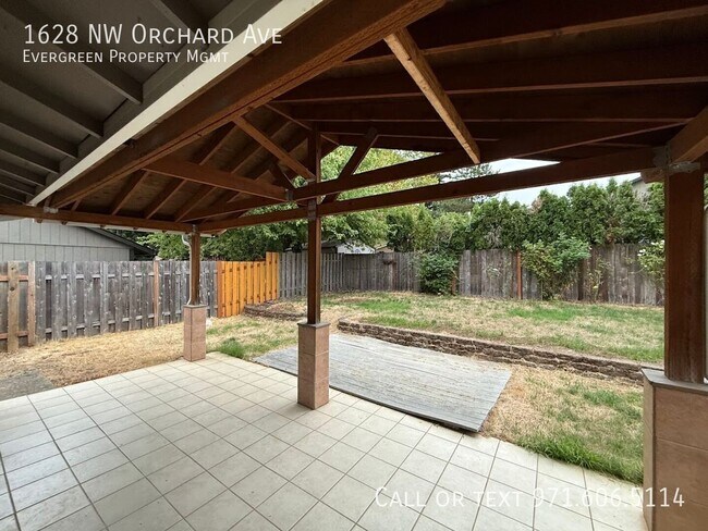Building Photo - 1628 NW Orchard Ave