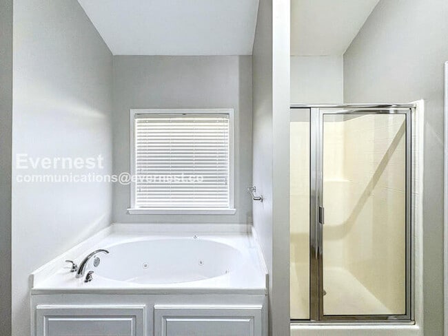 Building Photo - 2768 Summit Pkwy SW