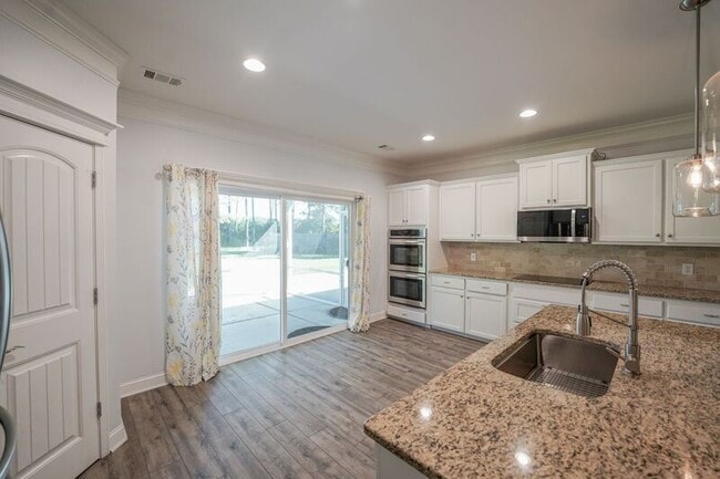 Building Photo - 425 Wicklow Dr