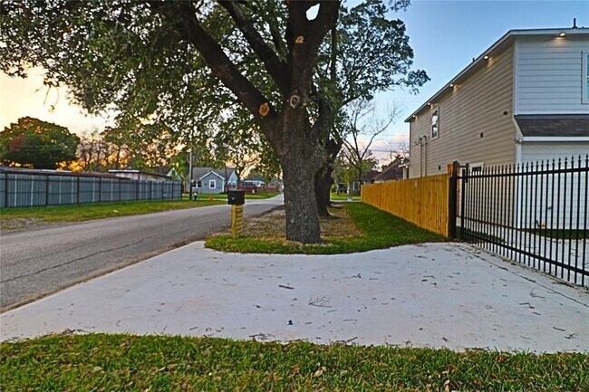 Primary Photo - 7031 Eastwood St