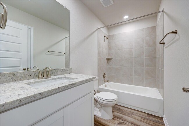 Building Photo - 201 Fairmeadow Downs Dr